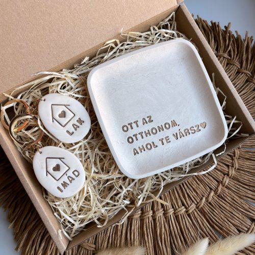 OTT AZ OTTHONOM, AHOL TE VÁRSZ box közepes ékszertartó tálkával - bézs