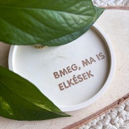 BMEG, MA IS ELKÉSEK - kis tálka - bézs