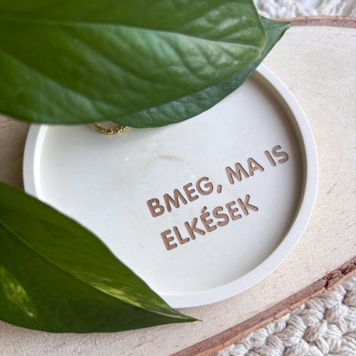 BMEG, MA IS ELKÉSEK - kis tálka - bézs
