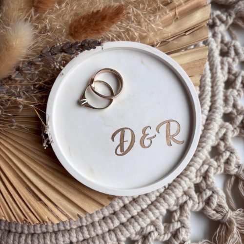 Két kezdőbetűs kis tálka kalligrafikus betűtípussal - bézs