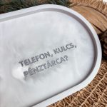 TELEFON, KULCS, PÉNZTÁRCA? - nagy tálka - szürke