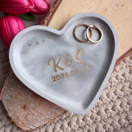   Két kezdőbetűs szív tálka kalligrafikus betűtípussal és dátummal - szürke